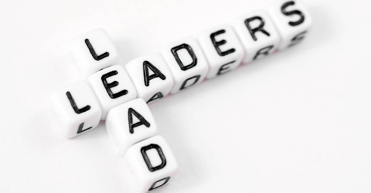 letter dice spelling lead and leader depicting how leaders understand the benefits of emotional intelligence